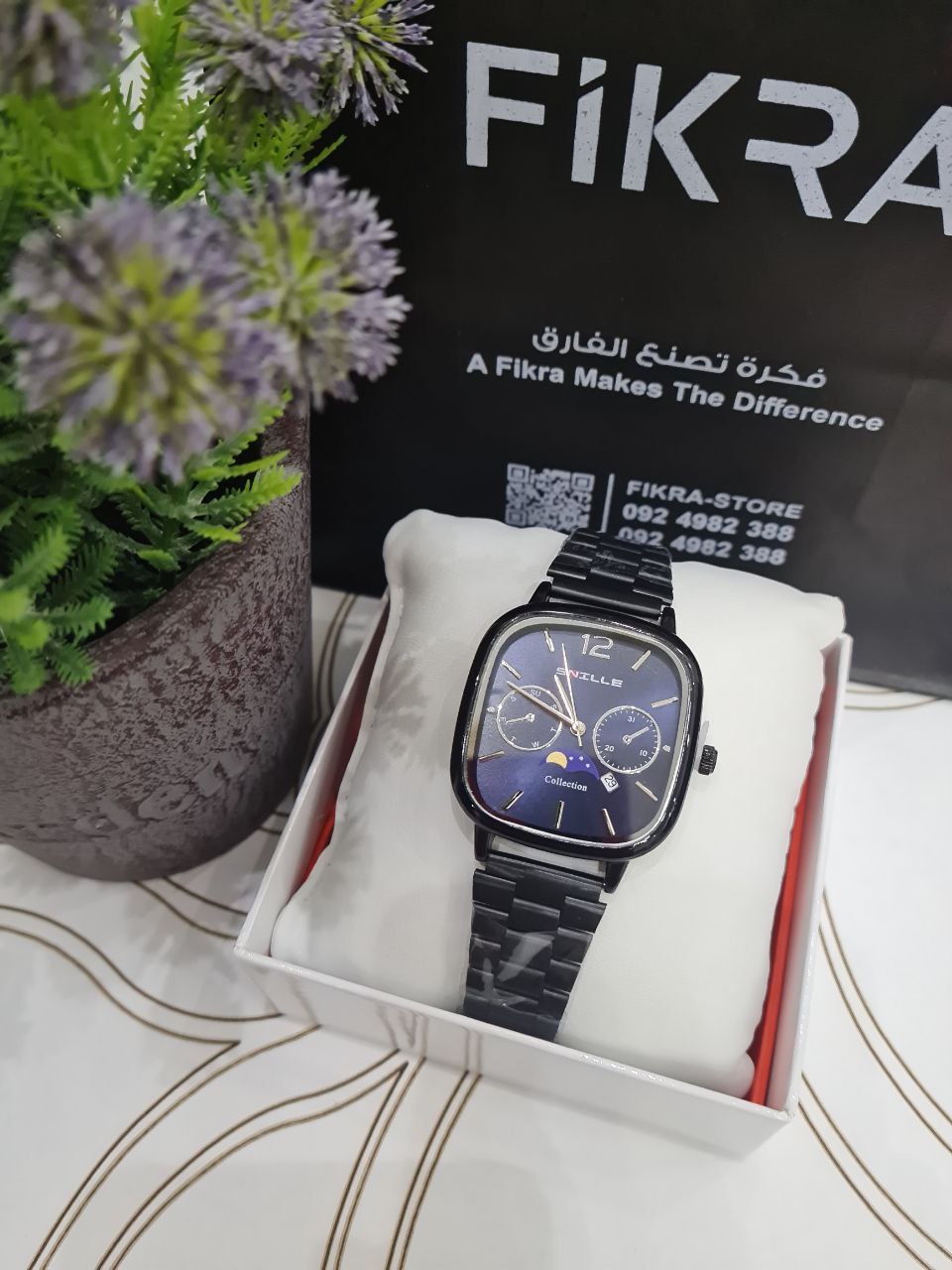 ساعة سنايل بأرضية مربعة