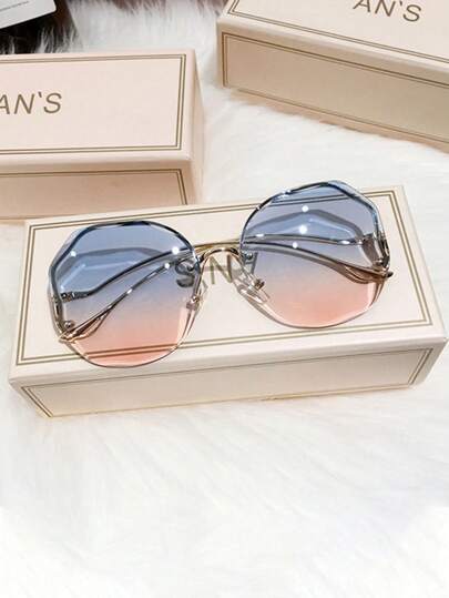 نظارات عدسة فراشة