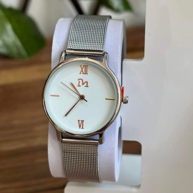 ساعة تومي نسائية