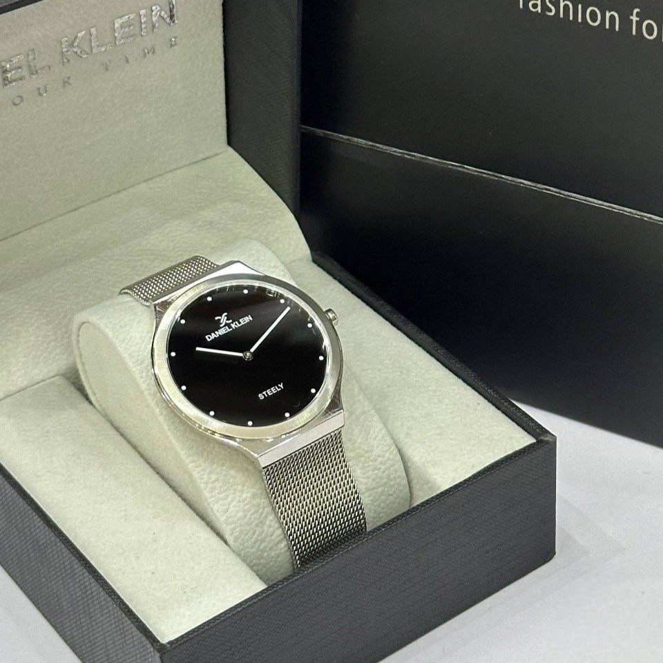 ساعة السواد الأنيق